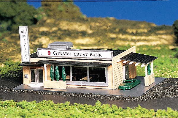 Bachmann Industries Drive-In Bank w/Figures (Assembled)