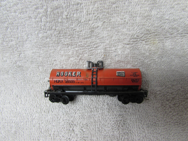 Bachmann Hooker Oil 42' Three Dome Tank Car