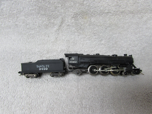 Revell N-2391 N Scale Santa Fe Steam Locomotive & Tender #3450