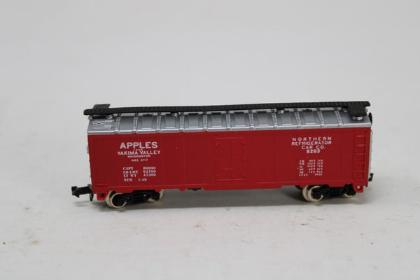 N-scale Model Power 3507 Yakima Valley Apples Refrigerator Reefer Box Car 9203